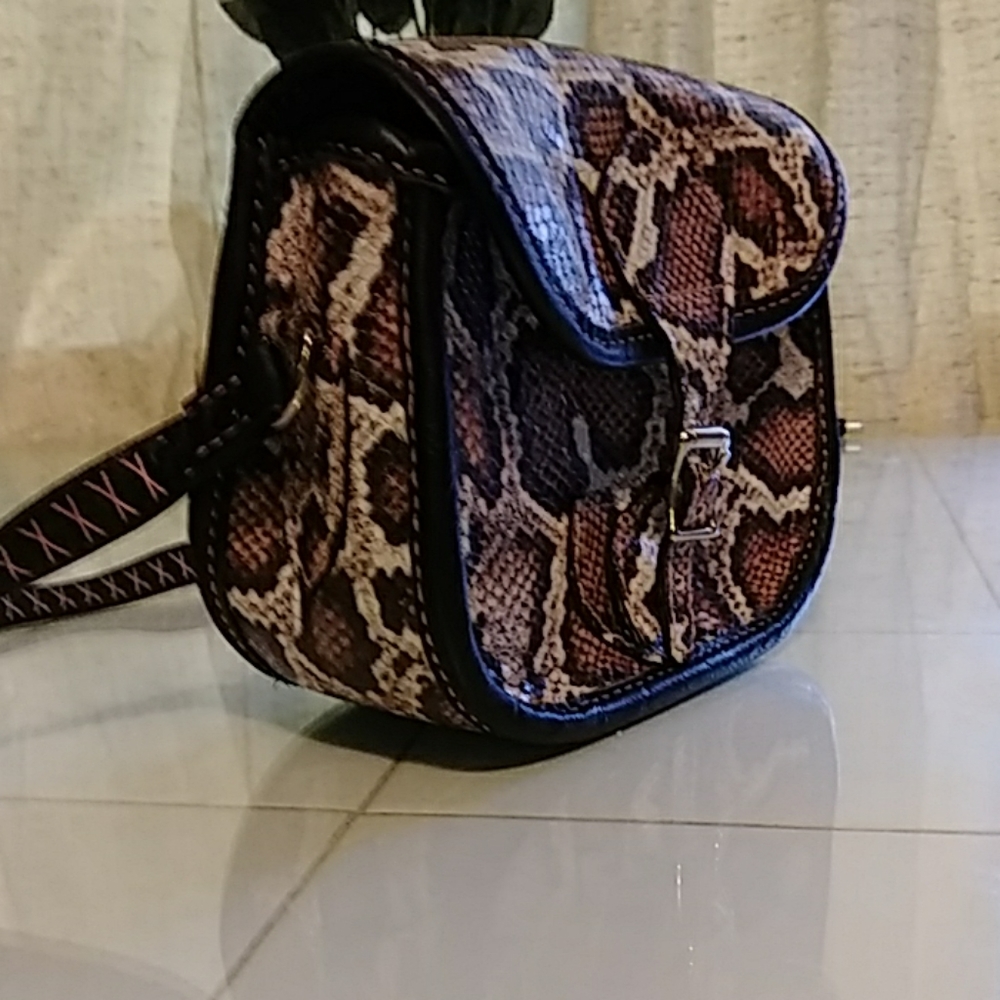 Spectacular pink python / suede interior crossover - Picture 2 of 3